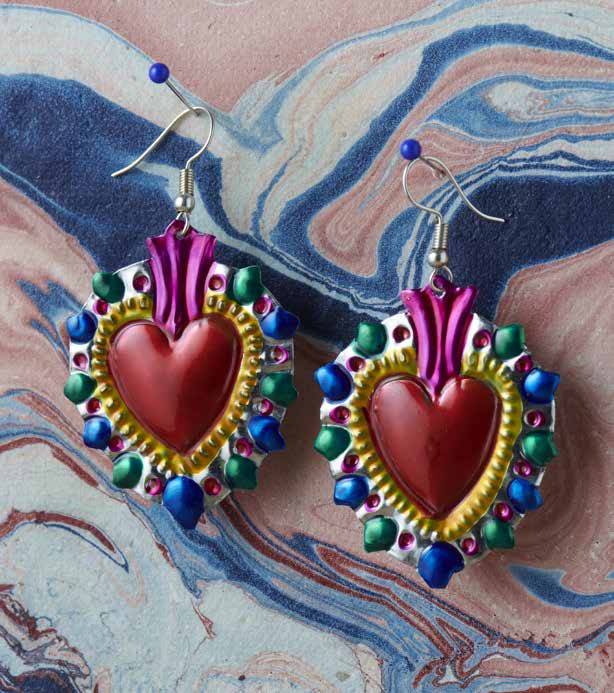 BOUCLE D OREILLE EX VOTO EN METAL REPOUSSE 3.4*5CM