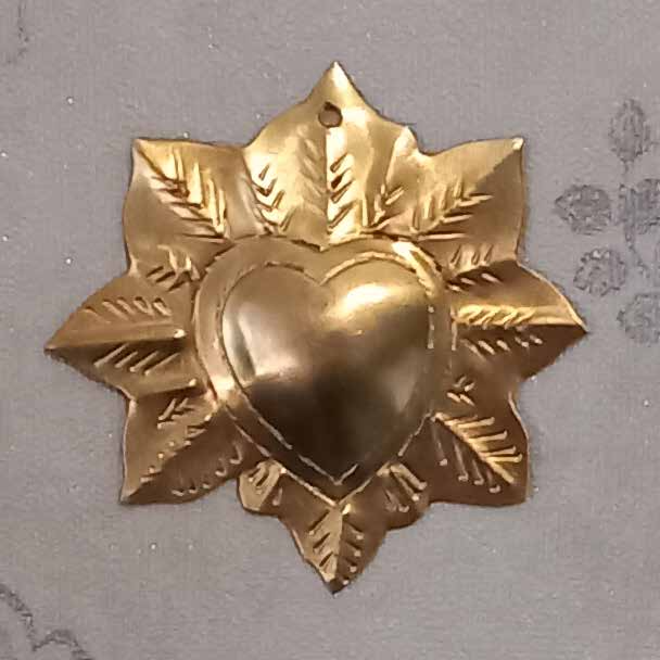 EX VOTO LAITON EMBOSSE ET DECOUPE MAIN. 6*6 CM