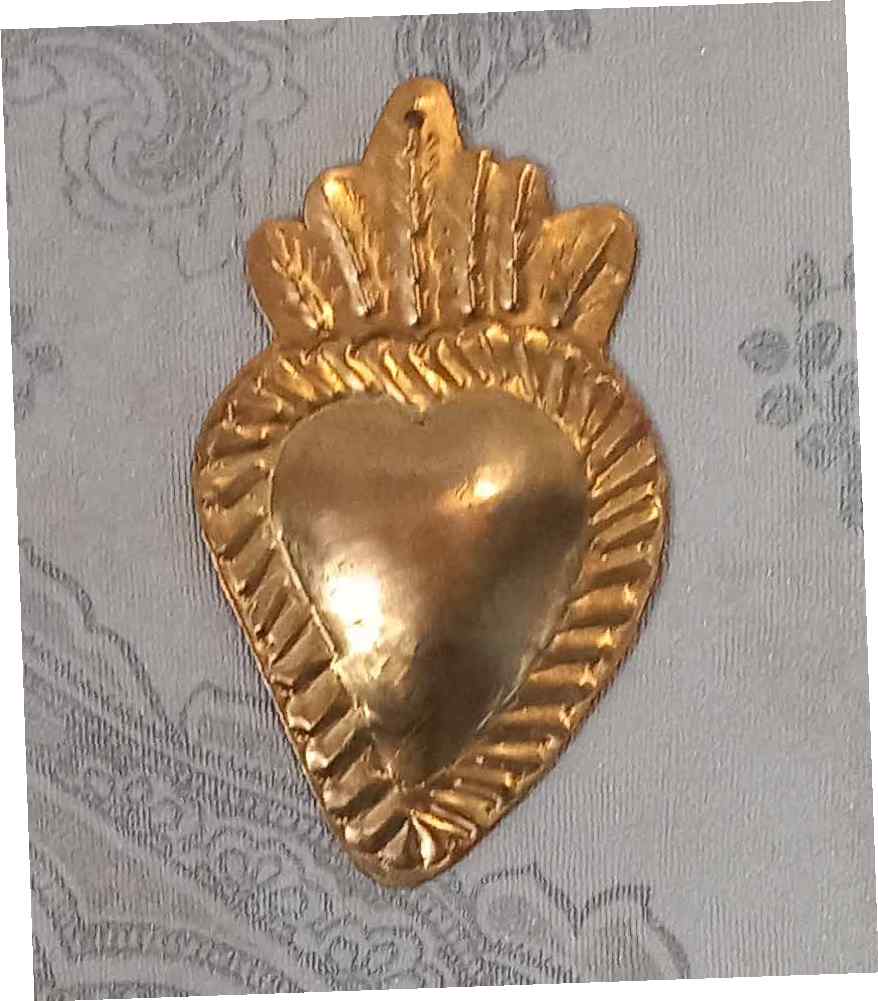 EX VOTO LAITON EMBOSSE ET DECOUPE MAIN, 8*6 CM