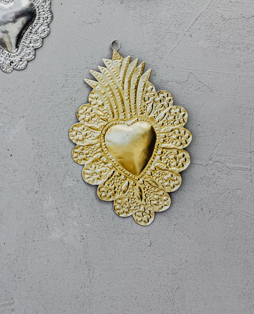 EX VOTO LAITON EMBOSSE ET DECOUPE MAIN. 11*16.5CM