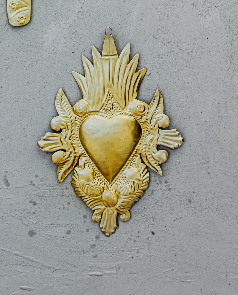 EX VOTO LAITON EMBOSSE ET DECOUPE MAIN. 17*24CM