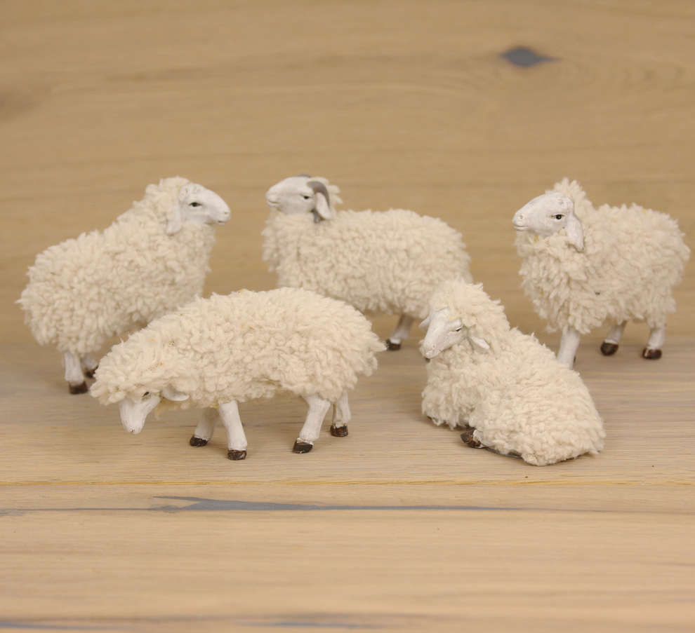 Set of 5 sheep with wohl H 5,5cm (for pers. up to H 9-10cm)