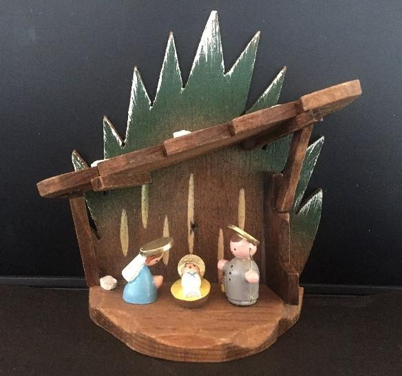 Stalletje met H.Familie - houtsnijwerk/gekleurd - 10cm