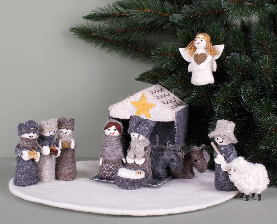 Stal en 11 personnages in stof/grijs - 10cm/12x13x16cm