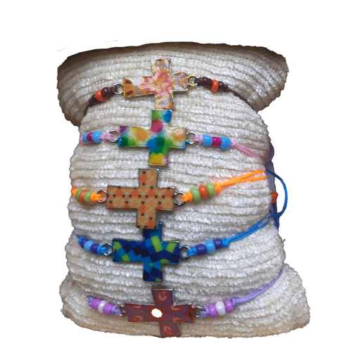 [ARM-85MKR01] Armband op gekl. koord/kruisje geëmailleerd - assortiment (20x16mm)