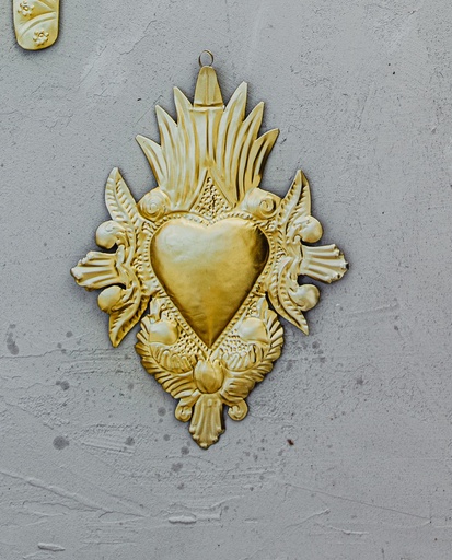 [GIR-82EVL 2] EX VOTO LAITON EMBOSSE ET DECOUPE MAIN. 17*24CM