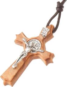 [KOK-09730BEN] Benedictuskruis op koord - olijfhout (75x45mm)