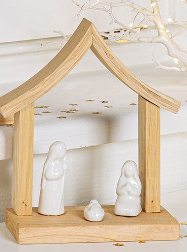 [STL-30M002] Cabane en bois avec Ste Famille/blanche - 21x16x8cm
