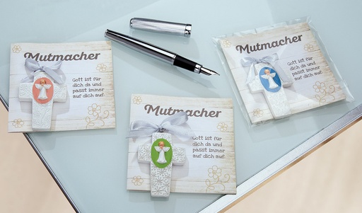 [MKR-30M003] Kruisbeeld poly met engeltje - assorti kleur (45x60mm)